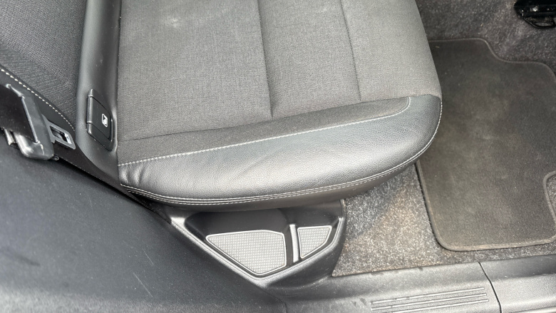 Volvo Xc40 2.0 T4 Momentum 5dr AWD Geartronic Petrol Estate